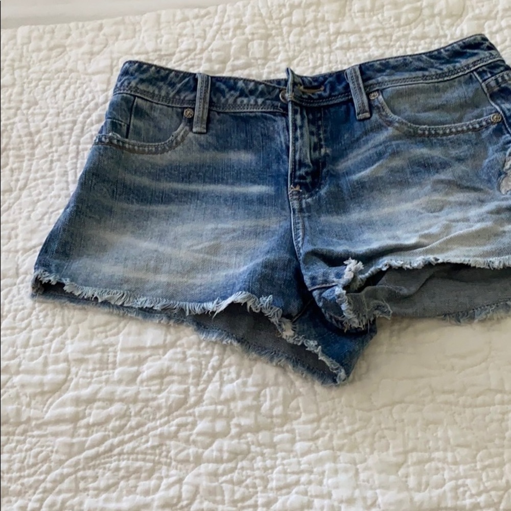 Buckle black shorts